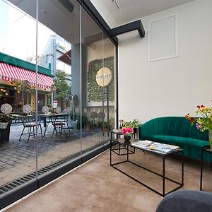 Urban Nest - Suites & Apartments